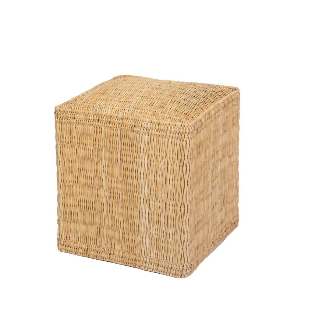 Assise pouf en raphia naturelle pour le salon Assise pouf en raphia naturelle pour le salon