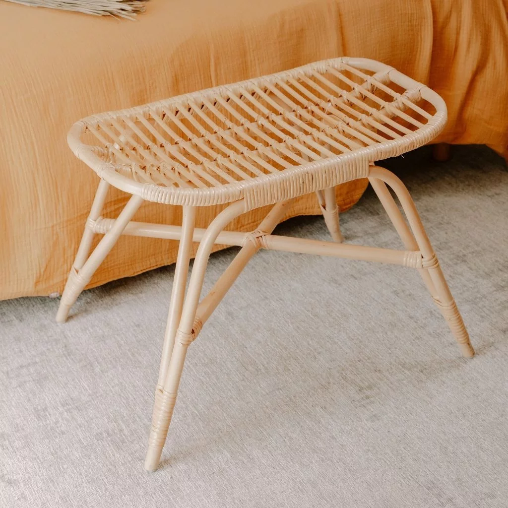 Petit banc en rotin naturel