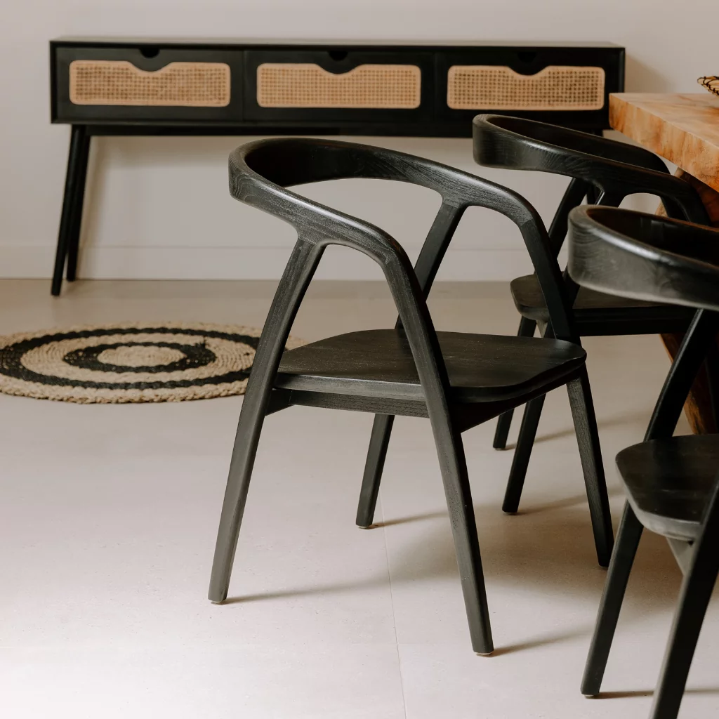 chaise en teck noir - chaise de salon - chaise de salle à manger