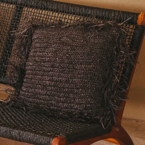 Coussin raphia noir - Coussin tressé en raphia 2