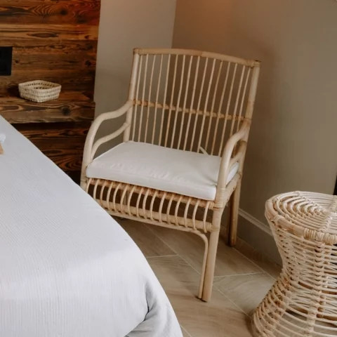 Chaise en rotin avec accoudoirs - BONDY