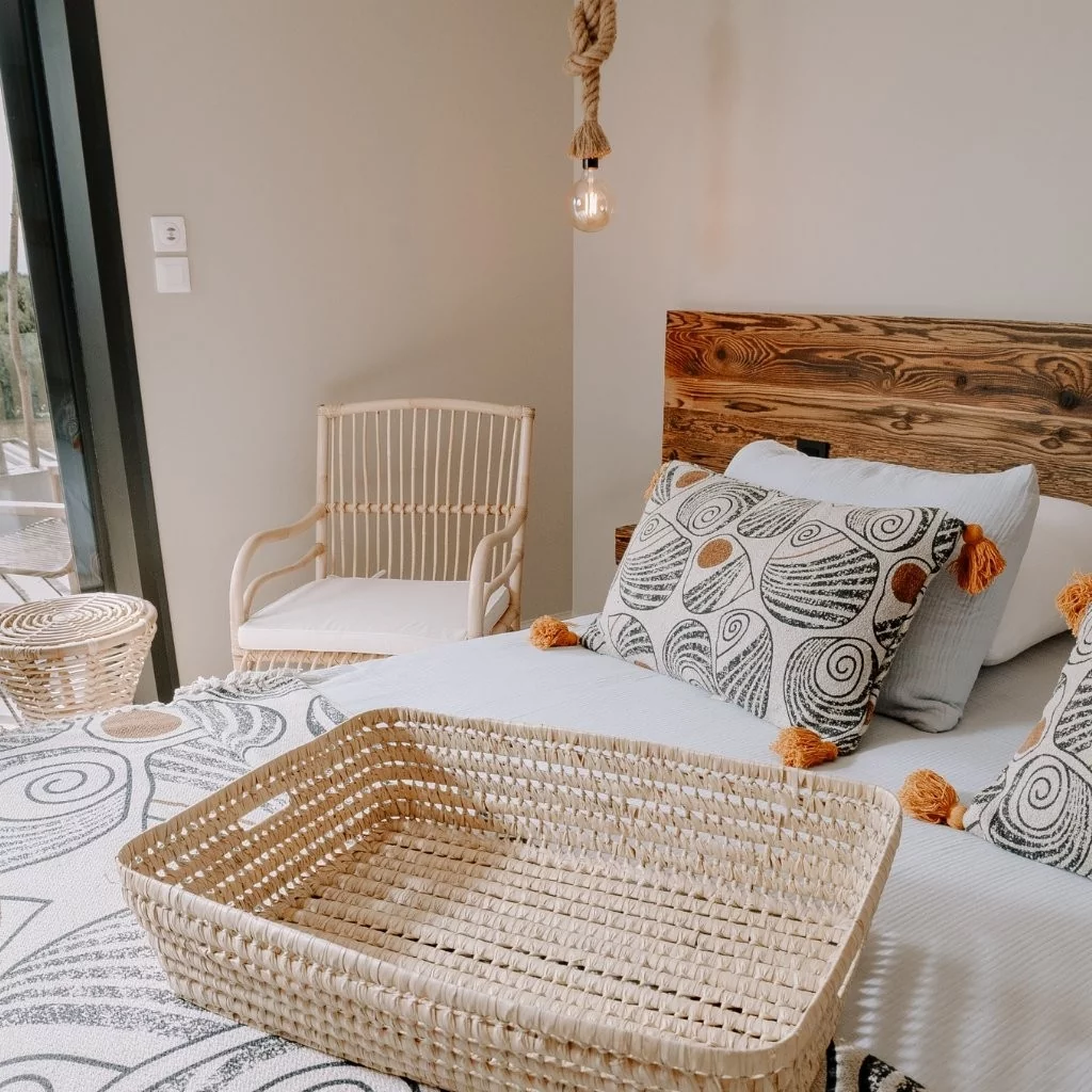 Chaise en rotin avec accoudoirs