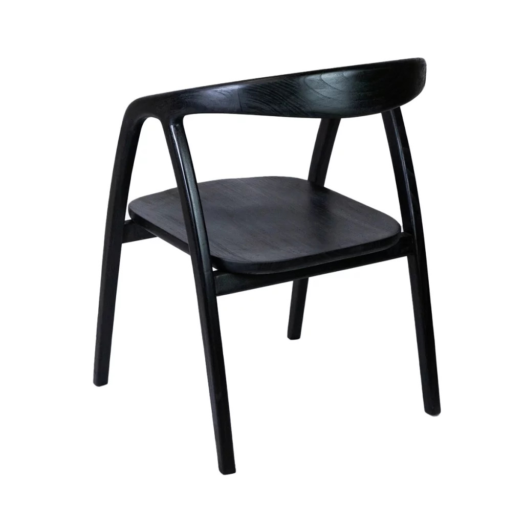 chaise en bois noir avec accoudoirs pour salle à manger