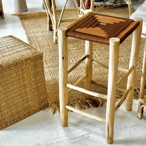 roucou-tabouret-de-bar-en-bois-et-corde-camel