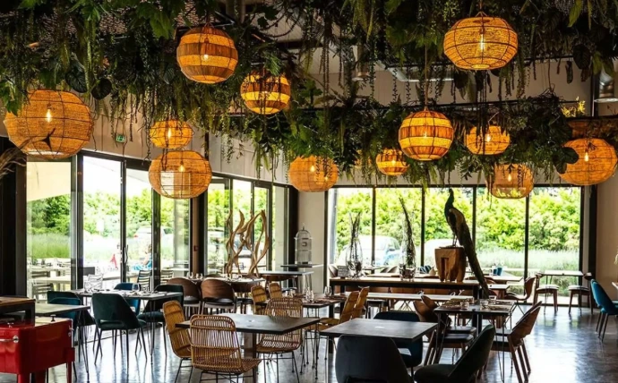 Suspension restaurant végétal