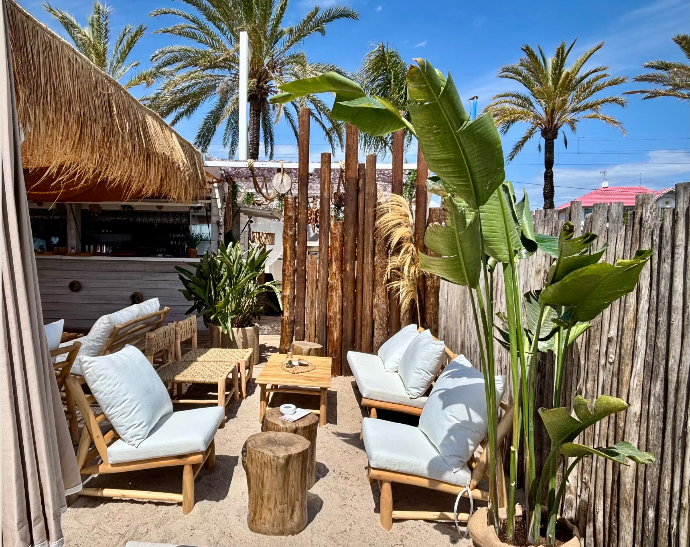 salon et fauteuil en teck pour plage