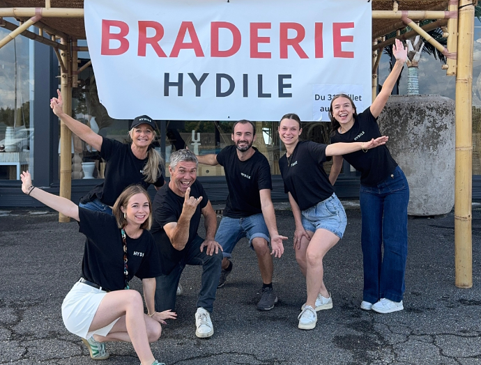 Braderie Hydile avec l'équipe