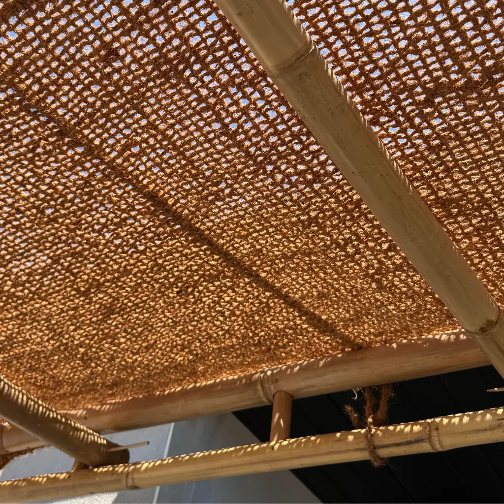 PERGOLA 3x3 avec ombrière en fibre de coco