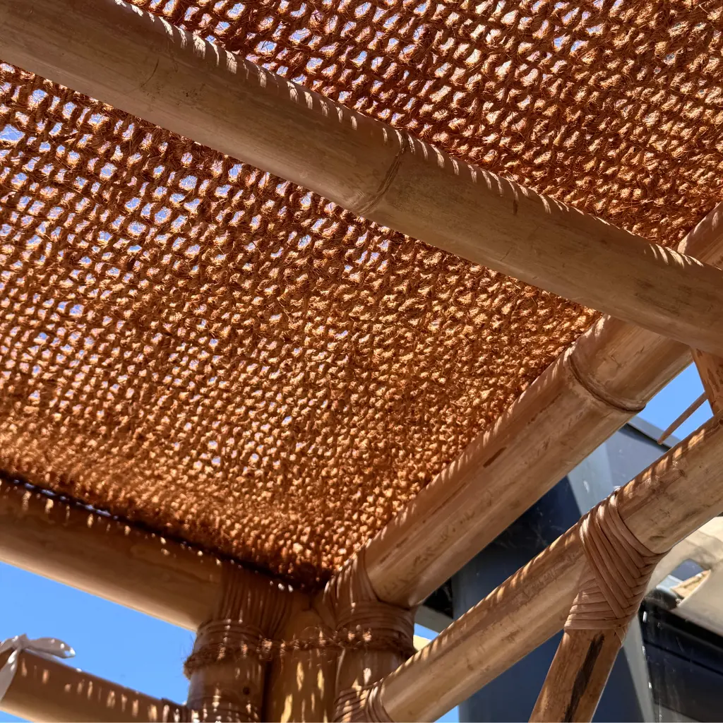PERGOLA 3x3 avec ombrière en fibre de coco