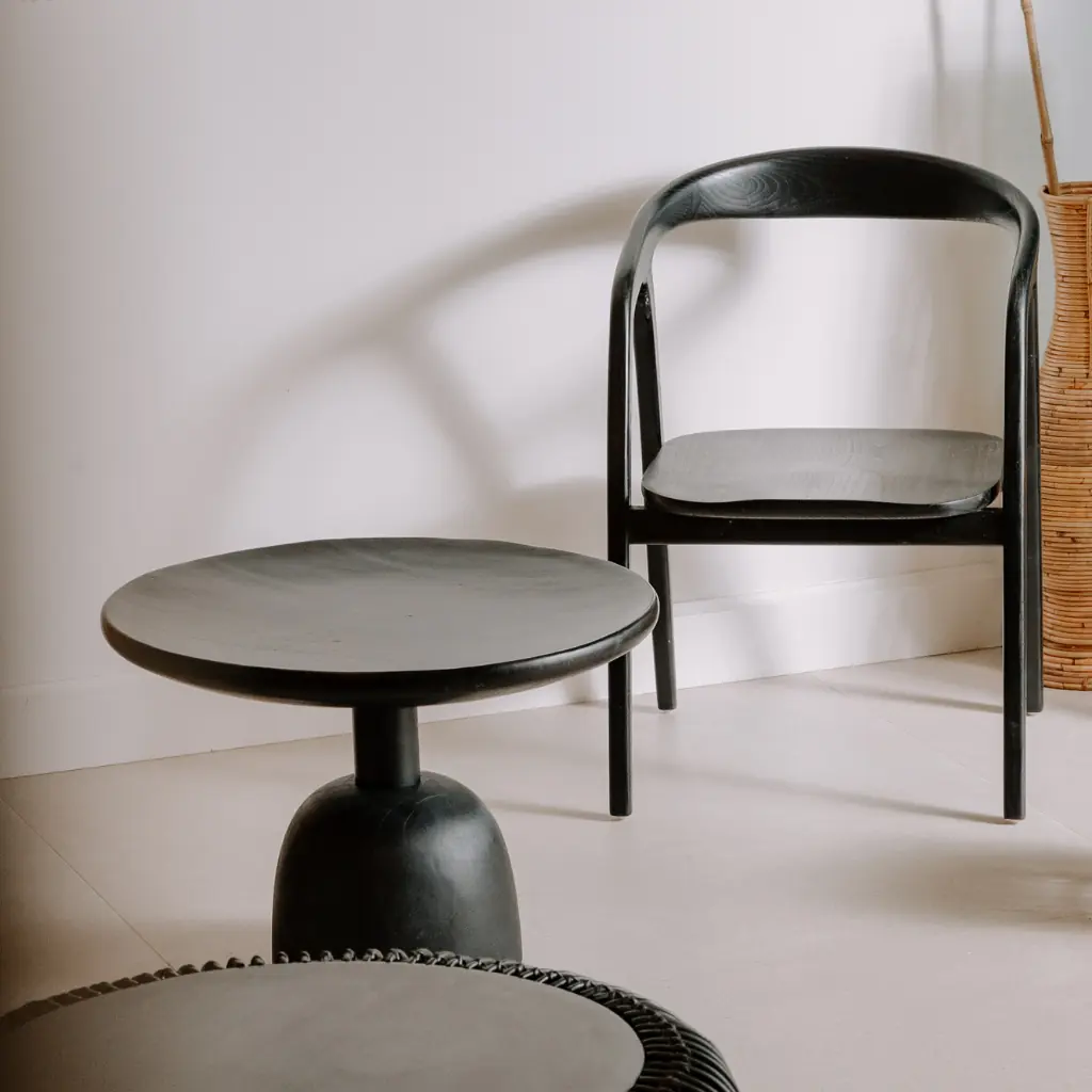 BLACKY M -Table basse ronde en suar noir