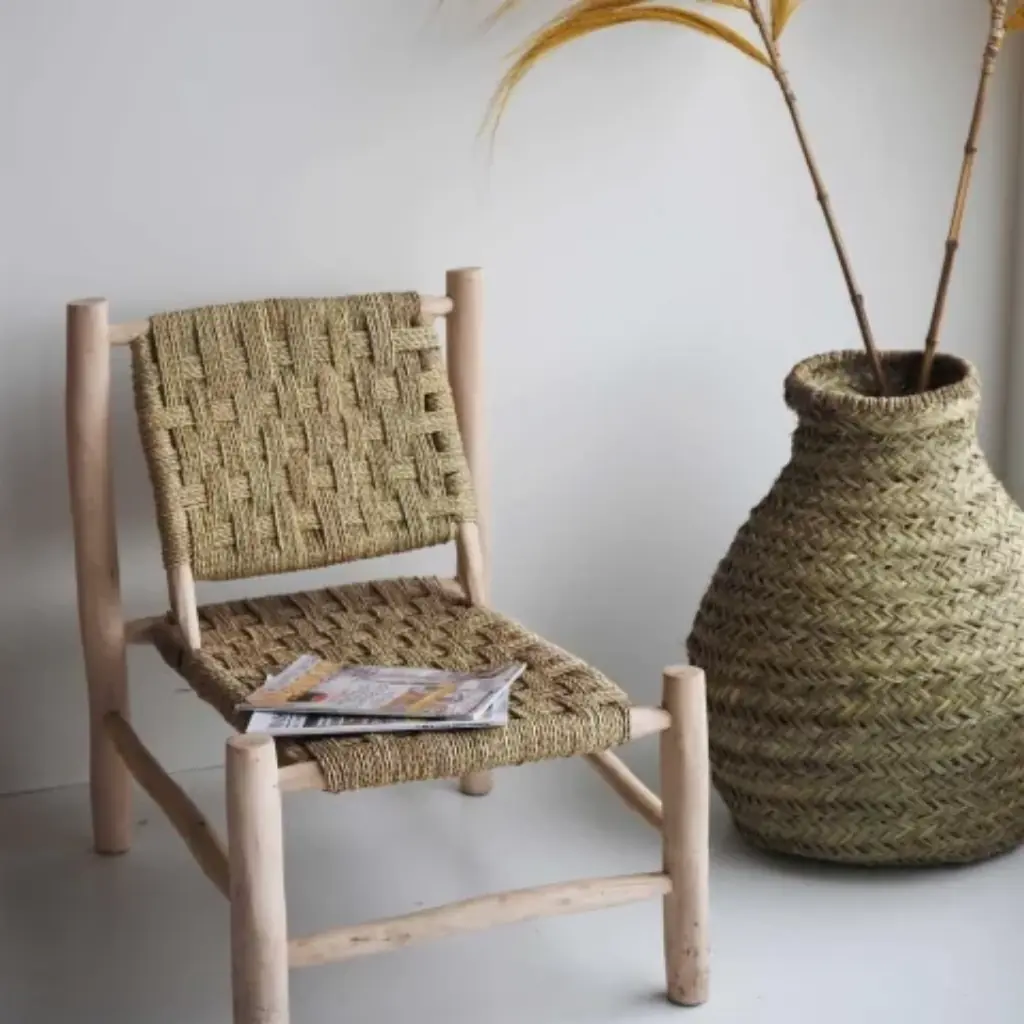 LODJO - Fauteuil tressé en doum et structure en bois d'eucalyptus L70xl58xh77cm