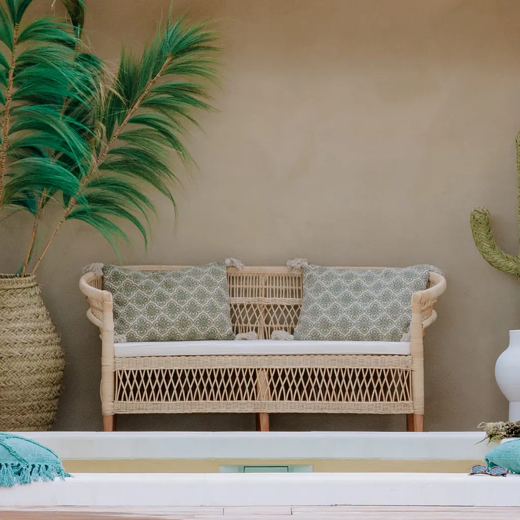 ILIOS - Banquette en rotin et pieds en teck