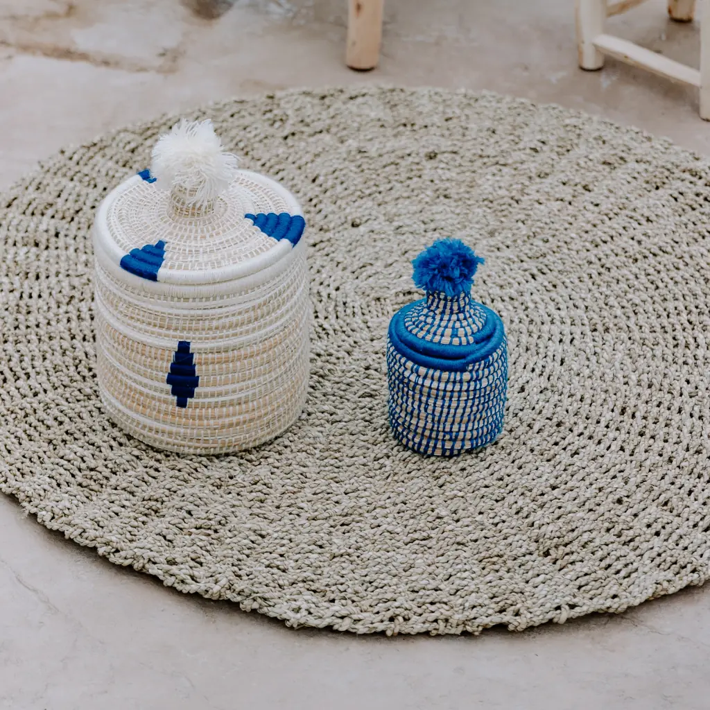 MALOU - Boîte berbère en laine et osier motif bleu