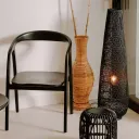ZELIE - Lampe à poser noir en rotin et structure métallique