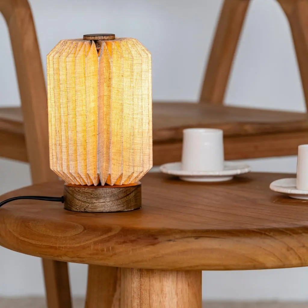 [3760428964953] ERIS - Petite lampe à poser en lin et bois de manguier